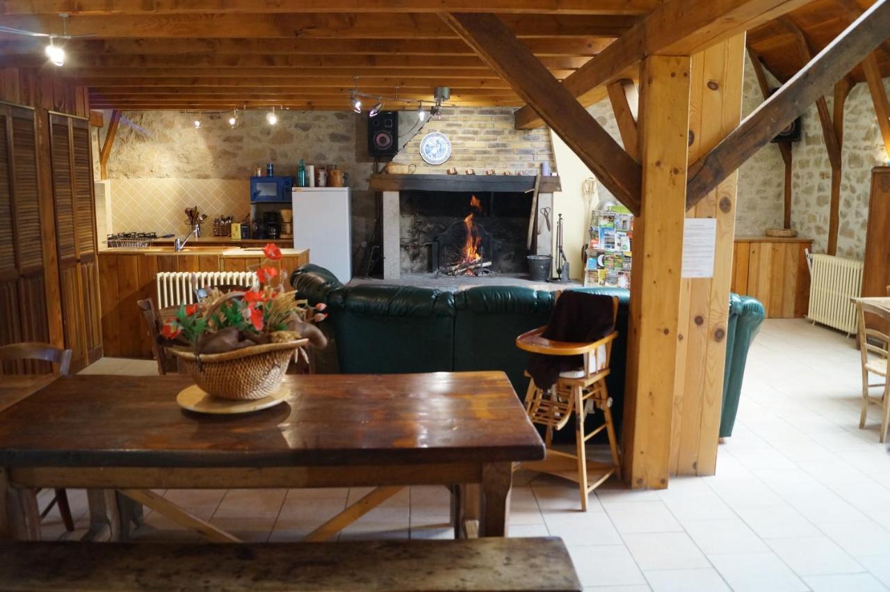 Gite De 15 Places En Chambre De 2, 4, 5 Personnes Saint-Exupery-les-Roches ภายนอก รูปภาพ
