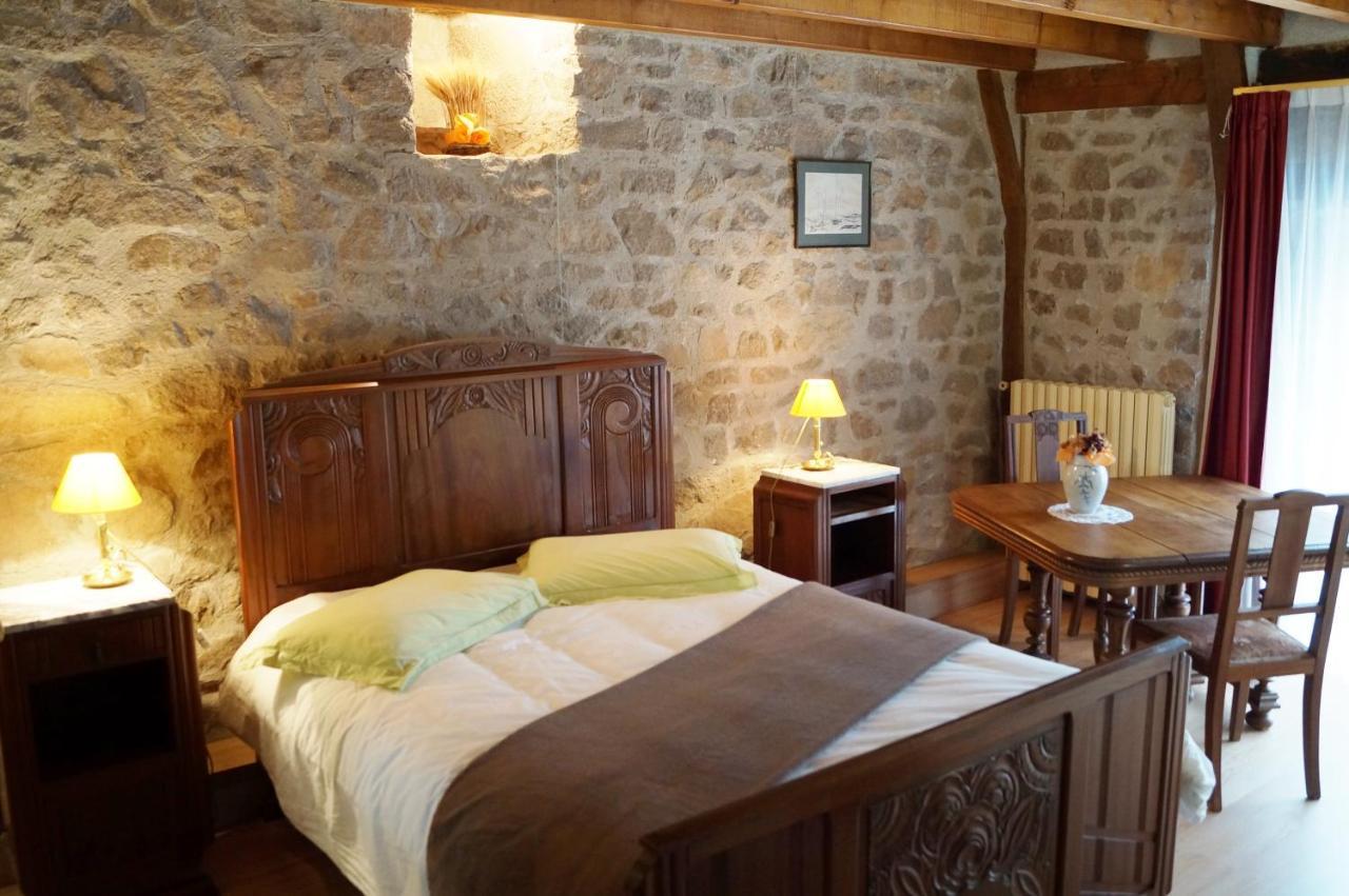 Gite De 15 Places En Chambre De 2, 4, 5 Personnes Saint-Exupery-les-Roches ภายนอก รูปภาพ